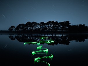 Light Paths Reveal Water Currents