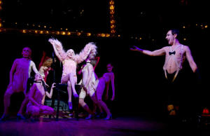 'Cabaret' Theater Review: Michelle Williams Tackles Sally Bowles, Alan Cumming Auditions for 'Hedwig'