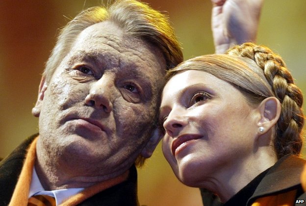 Opposition leaders Viktor Yushchenko and Yulia Tymoshenko led the 2004 mass protests