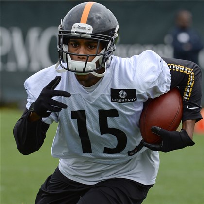 20140517mfsteelerssports06-12 Steelers' Justin Brown carries during rookie mini camp on the South Side in May.