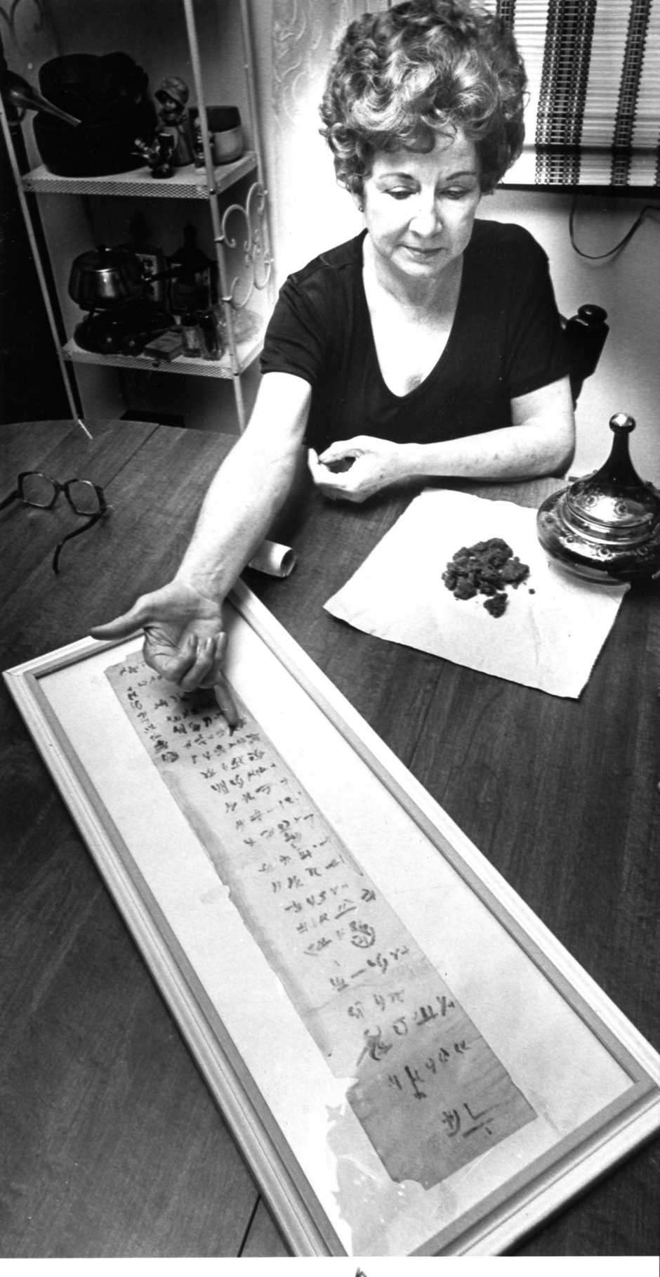 October 7, 1980: Elgar Brom shows scroll and blue dust she claims she received during a close encounter with aliens from outer space. 