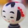 Recently, cute small-sized kokeshi dolls have become popular.