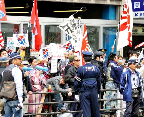 An anti-Korea demonstration in Osaka in March 2013 (Asahi Shimbun file photo) 