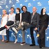 Michael Keaton, Edward Norton, Alejandro González Iñárritu, Amy Ryan, Emma Stone and Andrea Riseborough at event of Birdman or (The Unexpected Virtue of Ignorance)