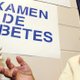 PREVENCIÓN. Fidelina Quevedo, una colombiana de 84 años, se hace un examen de glucosa gratuito en una Feria de la Salud en Orlando, Florida.
