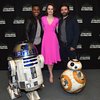 Oscar Isaac, John Boyega and Daisy Ridley at event of Star Wars: The Force Awakens (2015)