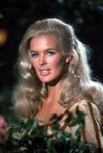 "The Big Valley" Linda Evans on the set 1966 ABC