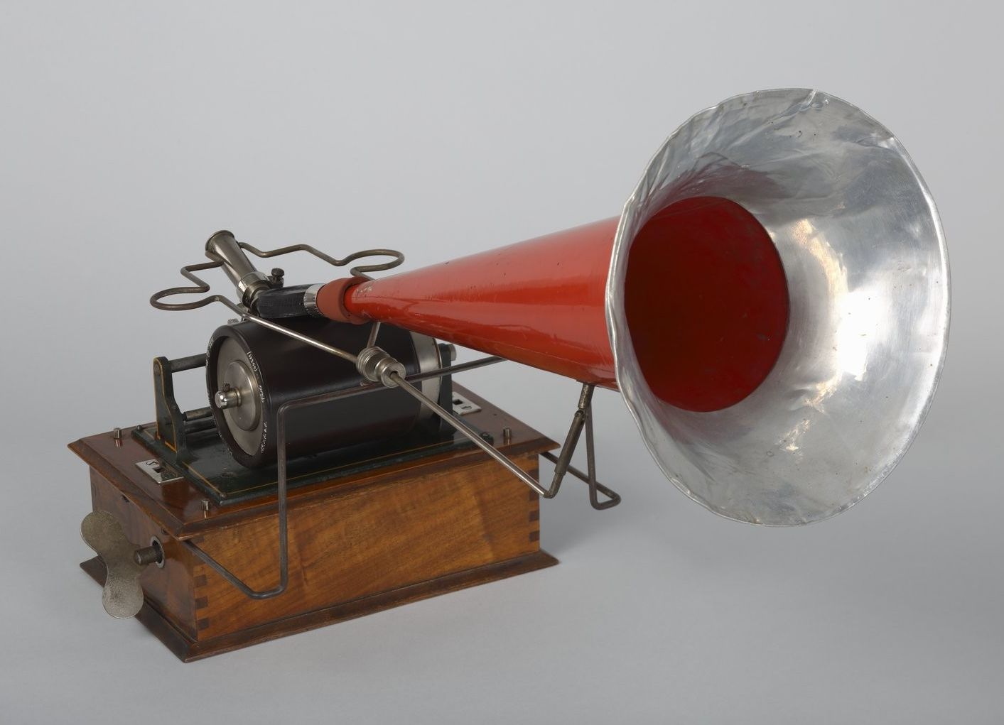 Atteindre: Phonographe à cylindre Pathé Le Coquet d'Hubert Pernot