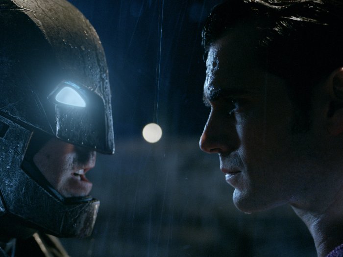 Still of Ben Affleck and Henry Cavill in Batman v Superman: Dawn of Justice (2016)