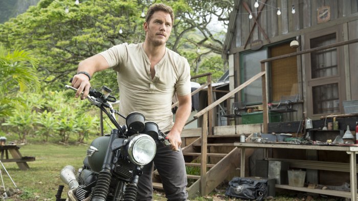 Still of Chris Pratt in Jurassic World (2015)