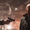 Still of Bruce Willis and Kellan Lutz in Extraction (2015)