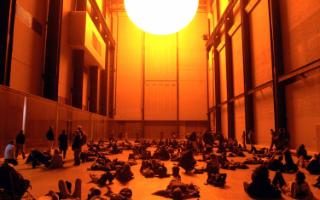 Comment: The Final Minutes of the Weather Project by Olafur Eliasson at the Tate Modern