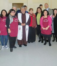 GRUPO. Políticos, funcionarios del Distrito de Columbia, junto a miembros de la iglesia Sagrado Corazón y de la agrupación Alianza Latina US