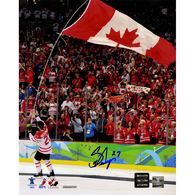 Scott Niedermayer Signed 2010 Gold Medal with Flag 8x10 Photo ()