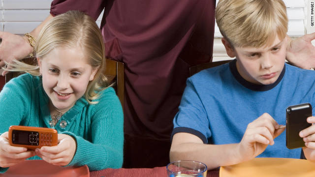 Keeping the kids busy before the big meal is just one way to use mobile apps this Thanksgiving.