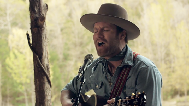 See Drake White Get 'Back to Free' in Intimate Outdoor Performance