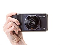 Hasselblad True Zoom Moto Mod hands-on preview