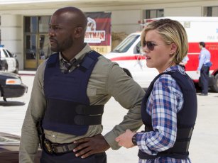 Taye Diggs and Kathleen Robertson in Murder in the First (2014)