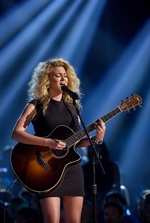 Tori Kelly Picture