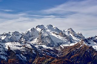Marmolada (3343 m), a Dolomitok legmagasabb hegye Északkelet-Olaszországban