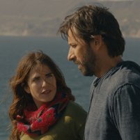 Karla Souza and José María Yazpik in Everybody Loves Somebody (2017)