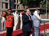 PRIME MINISTER MUHAMMAD NAWAZ SHARIF AND H.H. SHEIKH JABER AL-MUBARAK AL-HAMAD AL-SABAH PRIME MINISTER OF THE STATE OF KUWAIT LISTEN TO THE NATIONAL ANTHEMS OF BOTH THE COUNTRIES DURING THE GUARD OF HONOR CEREMONY AT BAYAN PALACE ON 7TH MARCH 2017. PHOTO: INP