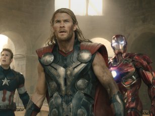 Robert Downey Jr., Chris Evans, Scarlett Johansson, Jeremy Renner, Mark Ruffalo, and Chris Hemsworth in Avengers: Age of Ultron (2015)