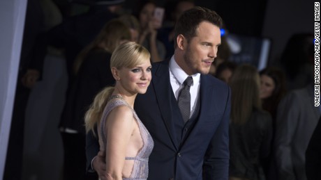 Actors Anna Faris (L) and Chris Pratt attend the premiere of &quot;Passengers&quot;, in Westwood, California, on December 14, 2016. / AFP / VALERIE MACON        (Photo credit should read VALERIE MACON/AFP/Getty Images)