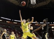 With ankle-breaking crossover, Oregon's Aina Ayuso goes viral
