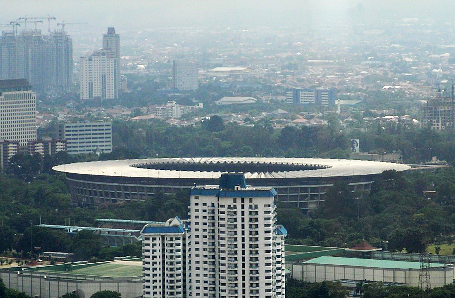 Indonesia Consumers Foundation calls on GBK stadium to stamp out “preman” parking attendants