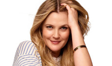 Watch Drew Barrymore Dancing & Singing About Comfy Crocs Shoes in Musical Ad