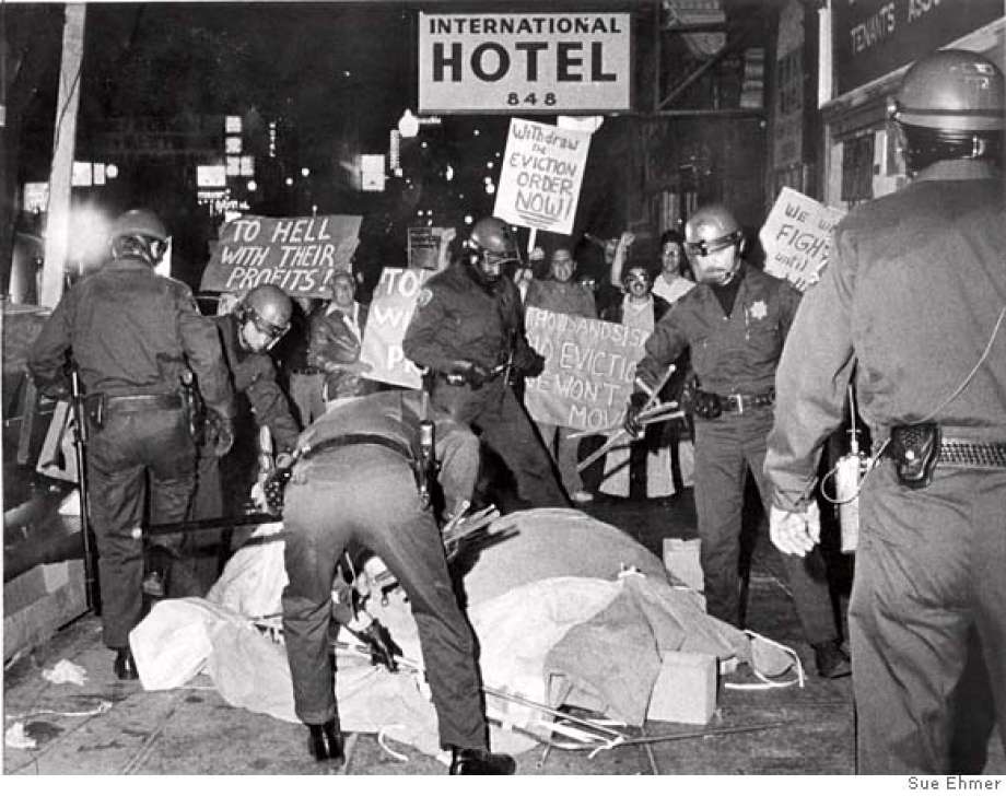 INTERNATIONALHOTEL-01AUG1977-SE - SFPD carries away tenants in front of the International Hotel. Photo by Sue Ehmer Photo: Sue Ehmer