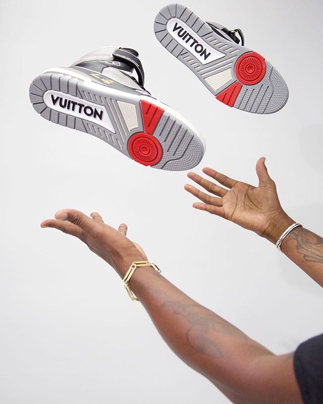 A first look at @virgilabloh’s sneakers for @louisvuitton. Abloh spoke to WWD about his debut collection for Louis Vuitton, creating @kendalljenner’s #metgala outfit and redefining the heritage brand. Read the full story on WWD.com. #wwdfashion 📷: @alfredo_piola)