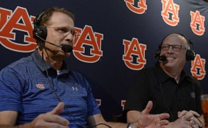 Auburn coach Gus Malzahn and host Rod Bramblett at Tiger Talk. (Todd Van Emst/Auburn Athletics)