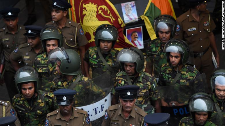 Sri Lankan soldiers keep watch outside the ceylon petroleum corporation in Colombo on October 28, 2018. - A constitutional crisis gripping Sri Lanka since the president&#39;s shock dismissal of Prime Minister Ranil Wickremesinghe erupted into violence on October 28, with a man shot dead and two others injured in Colombo. (Photo by ISHARA S.  KODIKARA / AFP)        (Photo credit should read ISHARA S.  KODIKARA/AFP/Getty Images)