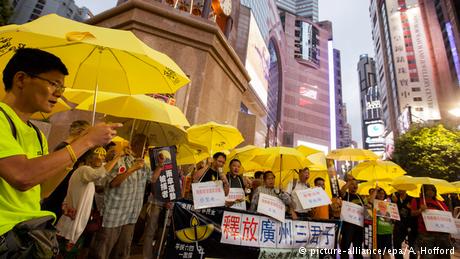 Hong Kong Regenschirm Revolution (picture-alliance/epa/A. Hofford)