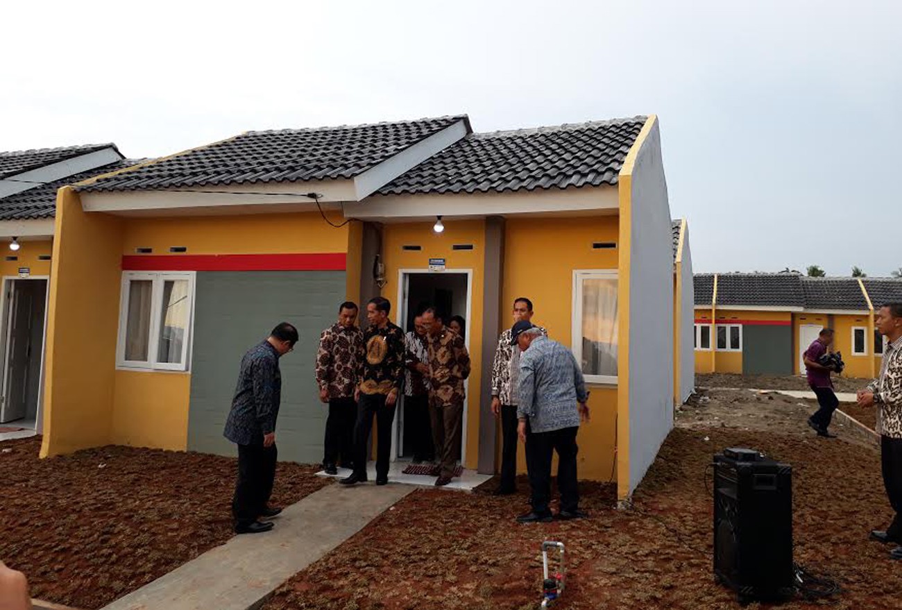 Jokowi inaugurates low-cost houses in Bekasi