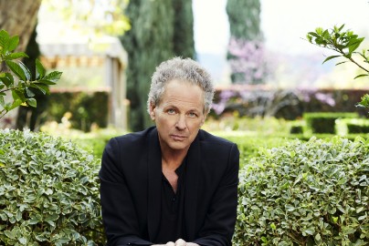 Lindsey Buckingham Reveals Stories Behind His Solo Songs And Whether He’ll Ever Rejoin Fleetwood Mac