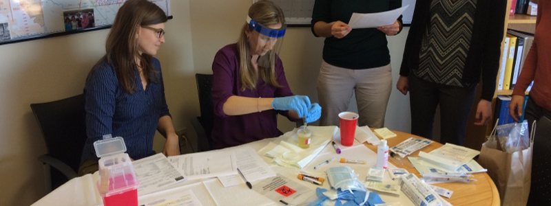 An Epidemiology Elective Program student helps prepare laboratory samples during an Epi-Aid investigation into a leptospirosis outbreak among dogs. Arizona (2017)