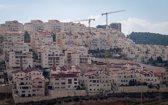 View of houses in the settlement of Efrat on November 27, 2018. (Gershon Elinson/Flash90)