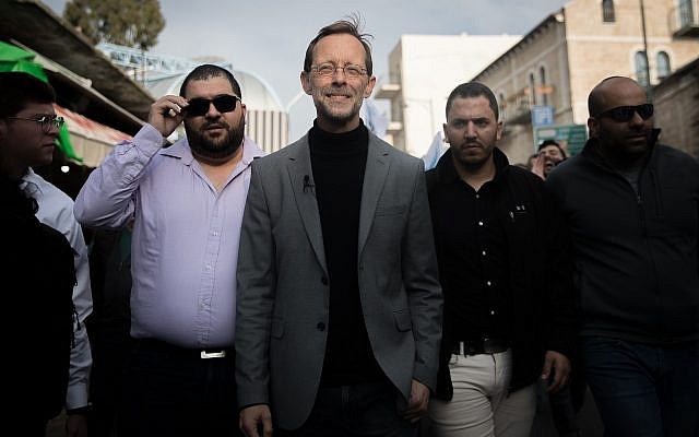 Moshe Feiglin, head of the Zehut, during an election campaign tour in the Mahane Yehuda market in Jerusalem on April 4, 2019. (Yonatan Sindel/Flash90)