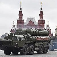 The Russian S-400 missile defense system during a Victory Day military parade in Moscow's Red Square,May 9, 2017. (AFP Photo/Natalia Kolesnikova)