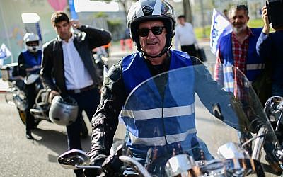 Blue and White party leader Benny Gantz rides a motorcycle during a campaign event in Tel Aviv, on April 7, 2019. (Tomer Neuberg/ Flash90)