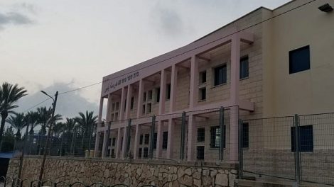 مدرسة ابن سينا ​​في طمرة في 9 أبريل 2019. (Adam Rasgon/Times of Israel)