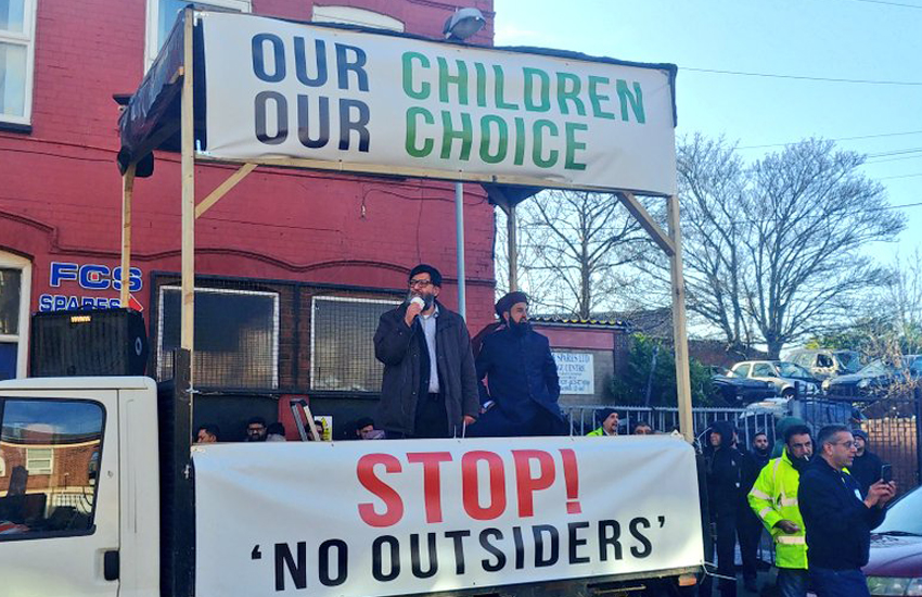 Anti LGBTI lessons protestors outside Parkfield School (Photo: Twitter) court