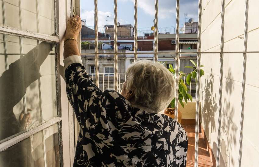 Grandma | Picture: Guille Alvarez / UnSplash