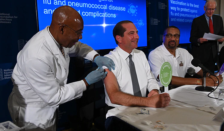 Secretary Azar gets a flu vaccine