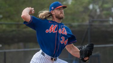 Mets pitcher Noah Syndergaard throws during a spring