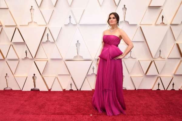 US actress-singer Idina Menzel arrives for the 92nd Oscars at the Dolby Theatre in Hollywood, California on February 9, 2020. (Photo by Robyn Beck / AFP) (Photo by ROBYN BECK/AFP via Getty Images)