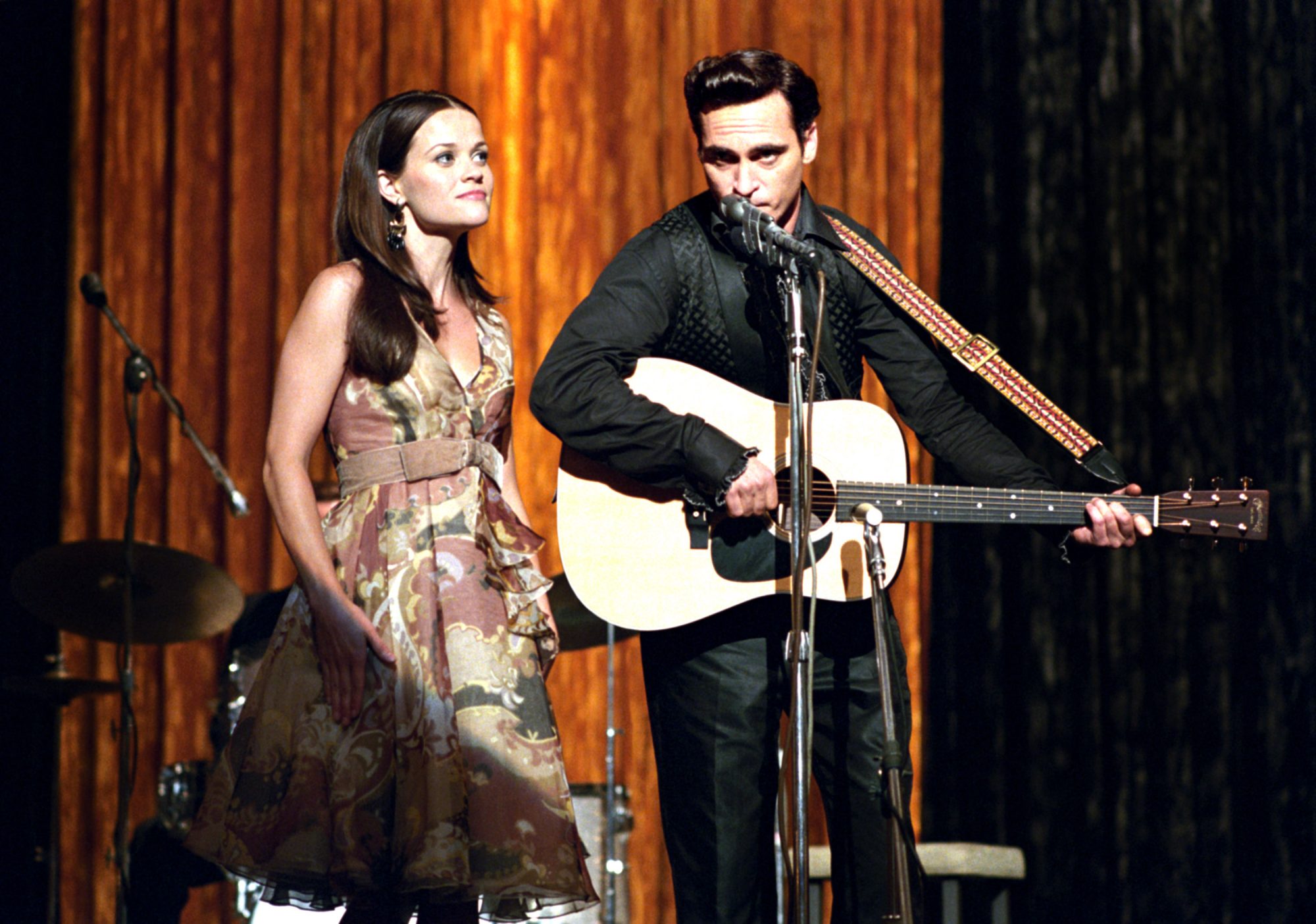 Reese Witherspoon, Joaquin Phoenix in wALK THE LINE